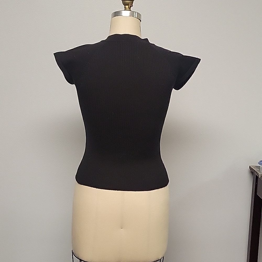 Belldini bk sweater W/gold circle rhinestone Vneck, size M - Picture 2 of 6